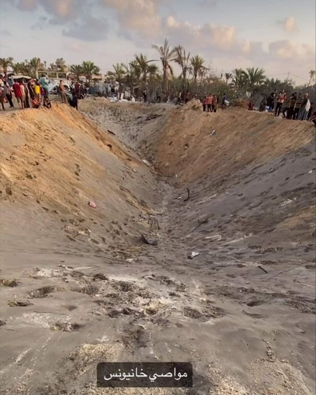 מכתשי ענק ועזתים חופרים בהריסות: כך נראה המואסי הבוקר