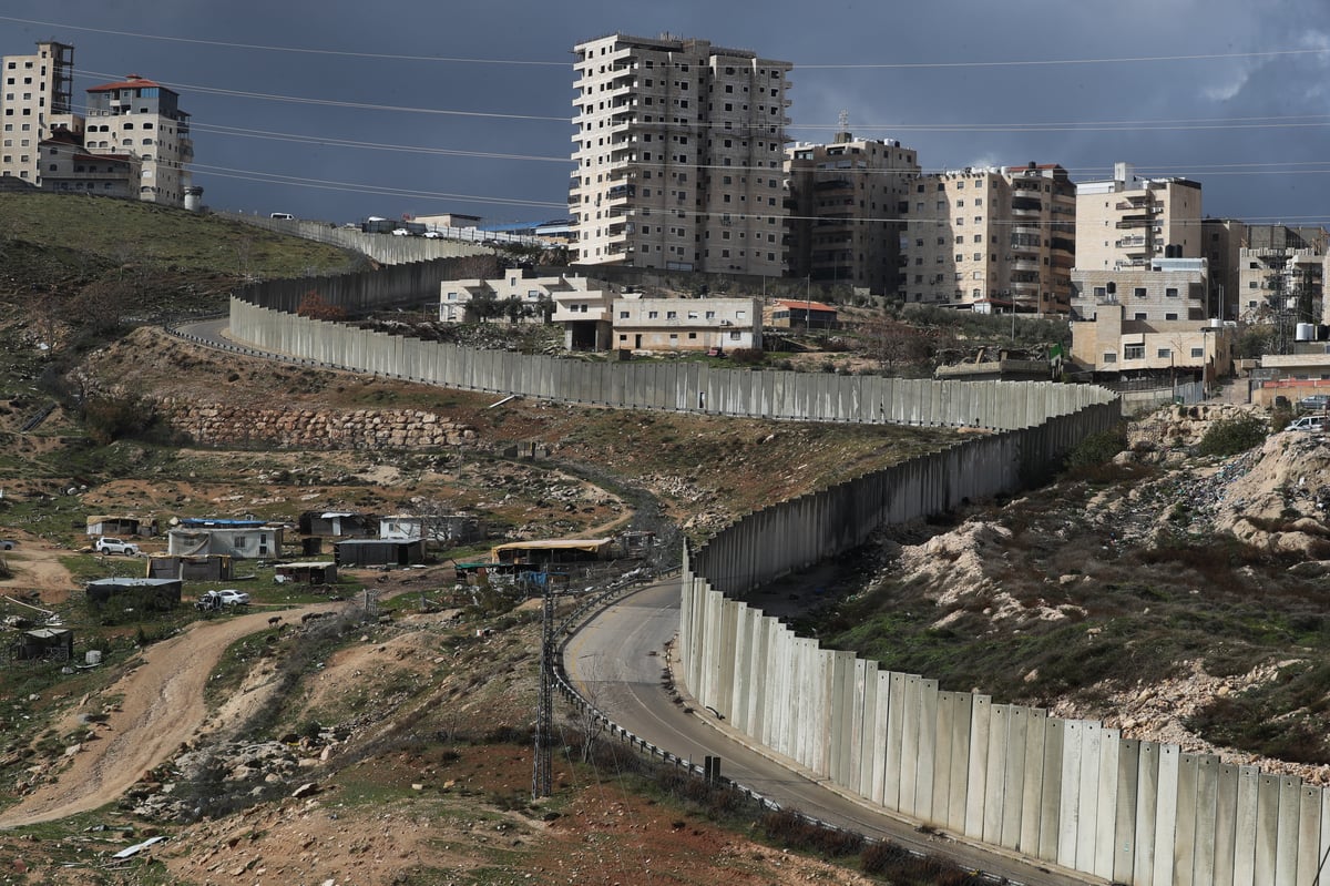 מבט על קטע מגדר ההפרדה כפי שהוא נראה מפסגת זאב