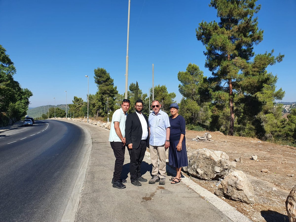 חלק מוועד הפעולה ברחוב ניסים, היכן שחלק מהטיילת אמורה לעבור