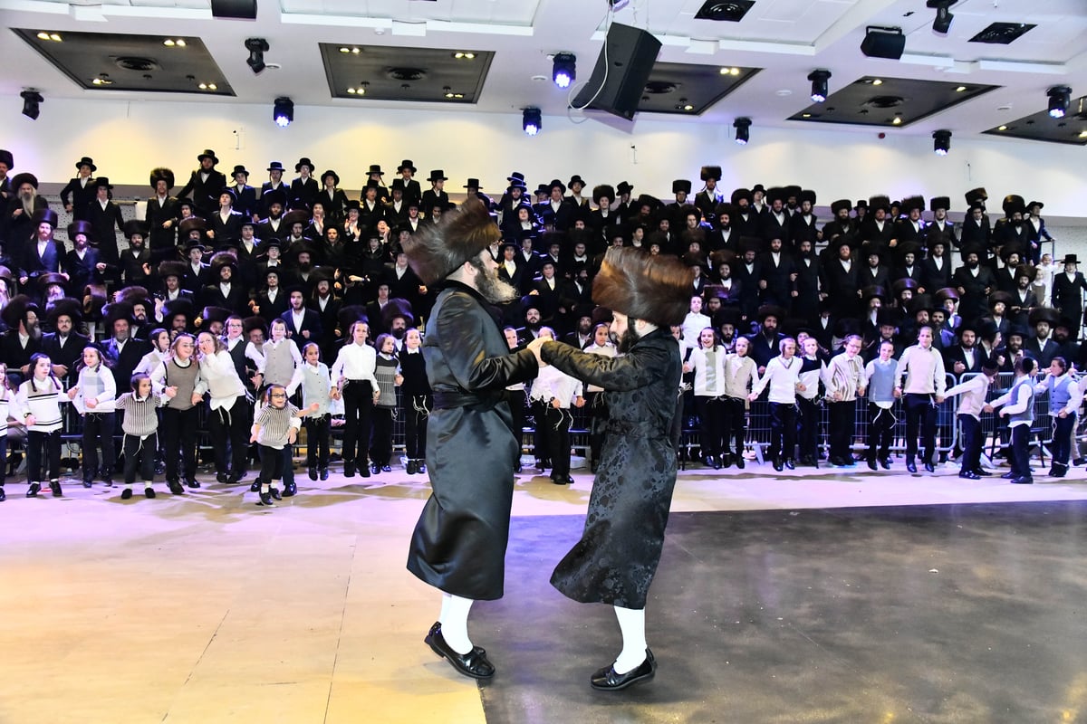 ריקודי קודש של האדמו"ר מפיטסבורג במצווה טאנץ