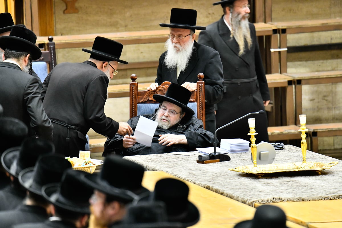 קבלת קהל אצל האדמו"ר מבעלזא בחודש אלול