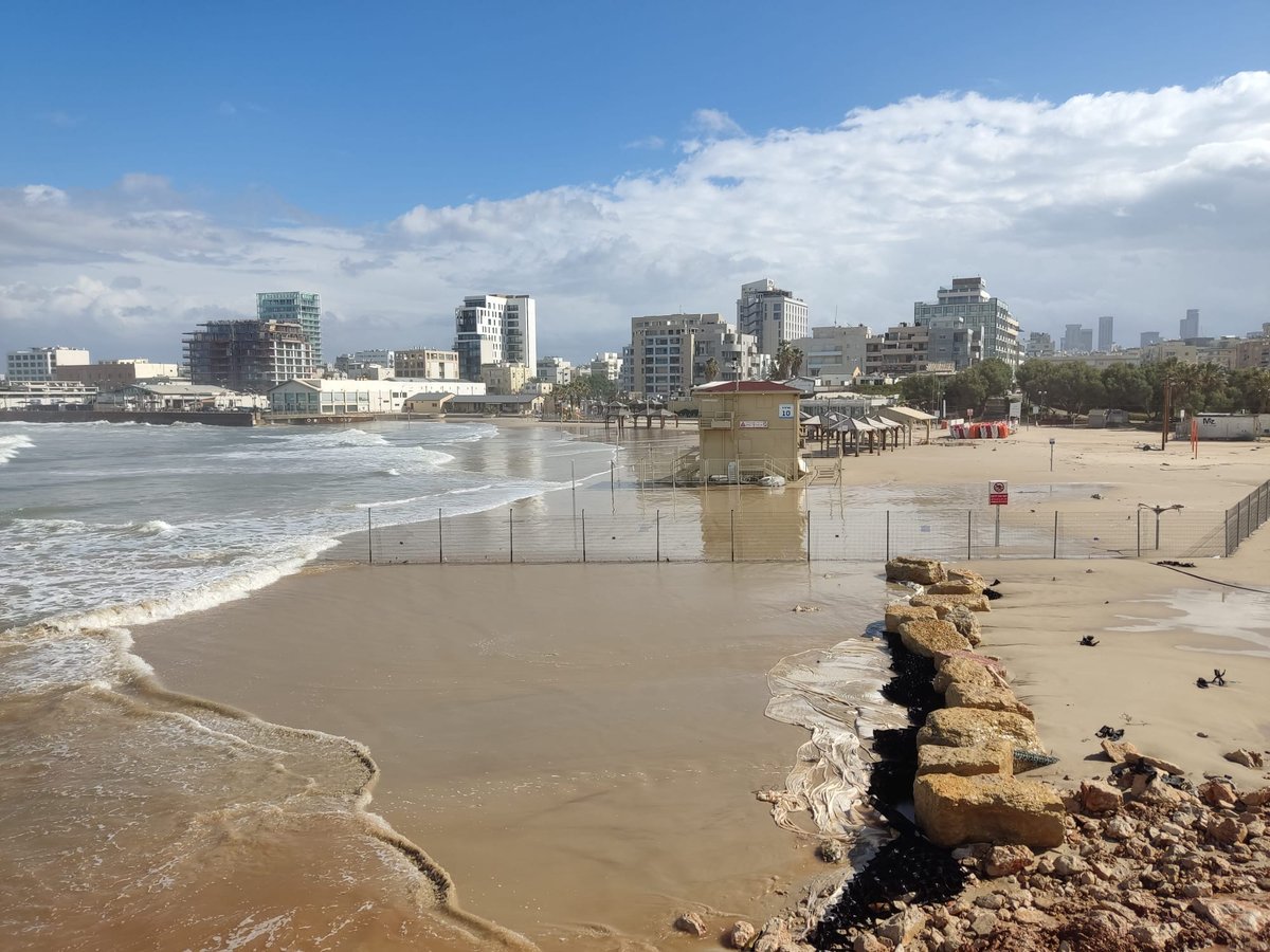 חוף הים בתל אביב 