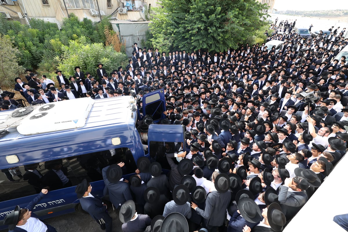 תיעוד מהלווית הגר"ש רבר זצ"ל