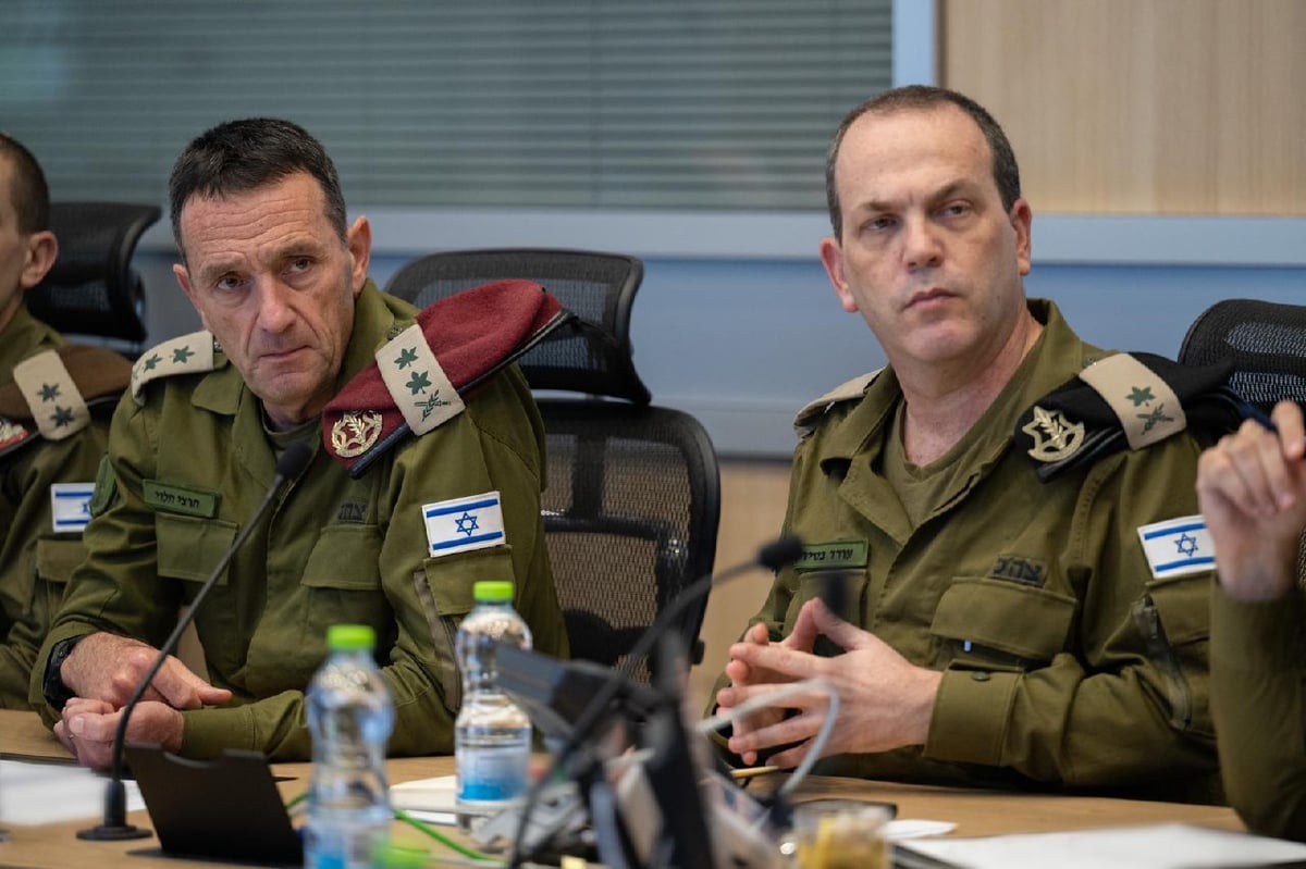 הרמטכ"ל רא"ל הרצי הלוי בהערכת מצב בקריה אחרי מתקפת הביפרים בלבנון