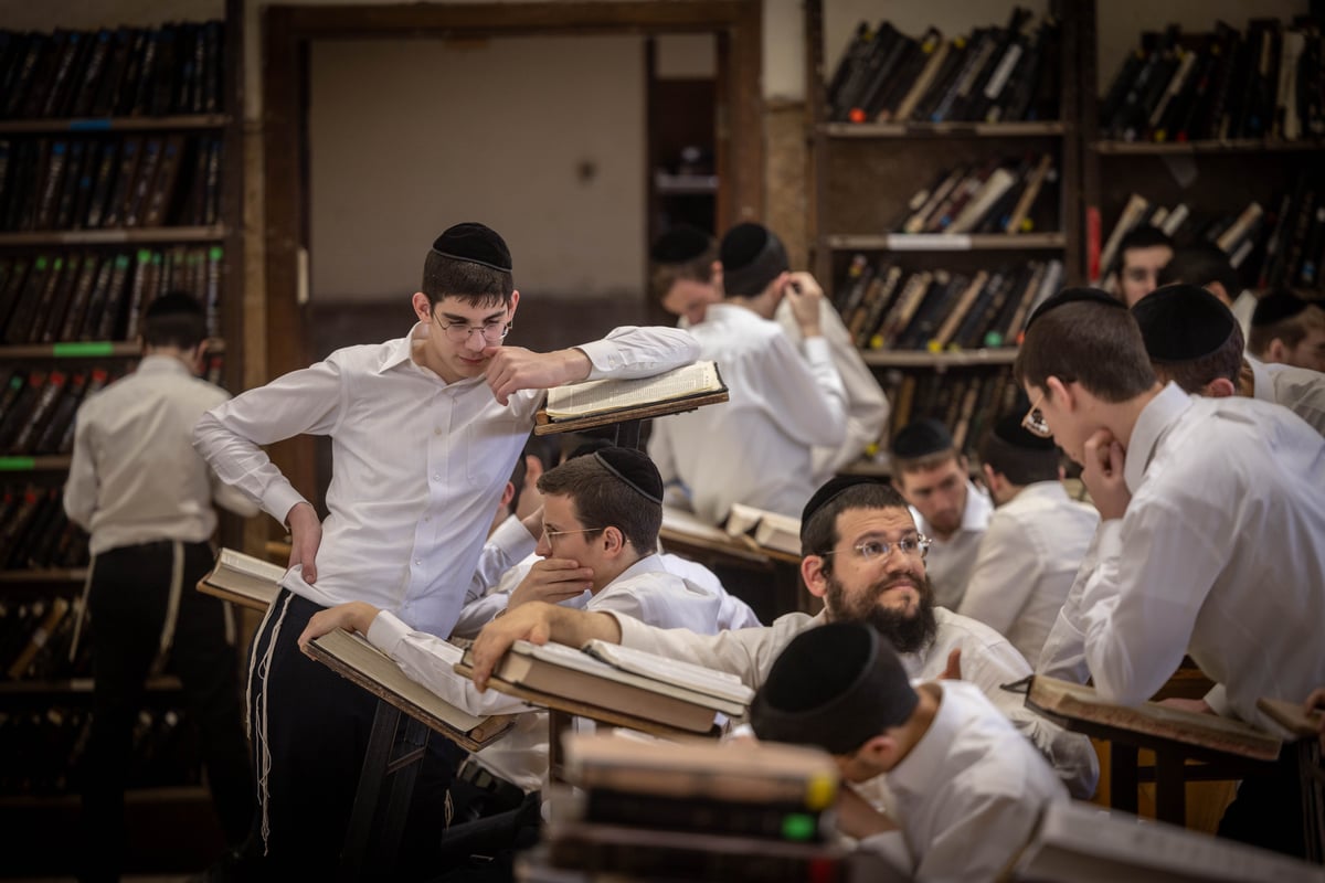 לומדים עם סטנדרים בפוניבז'