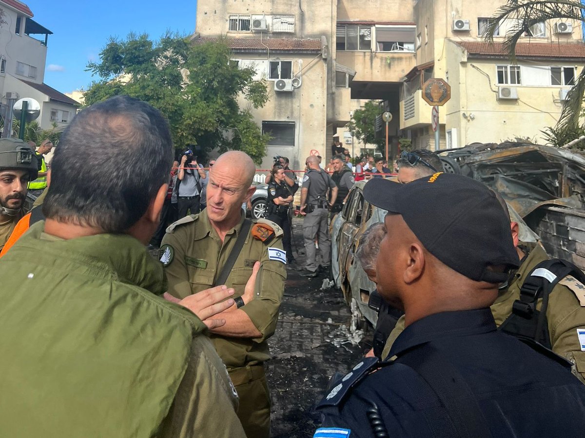 מפקד פיקוד העורף בזירת הנפילה בקריית ביאליק