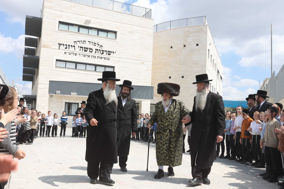 שמחת ה'חלאקע' לנין האדמו"ר מויז'ניץ 