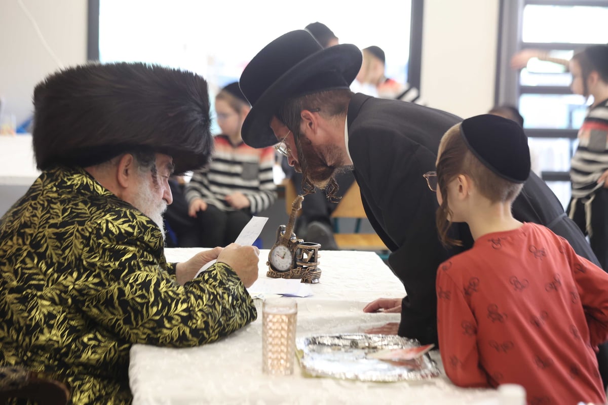 שמחת ה'חלאקע' לנין האדמו"ר מויז'ניץ 