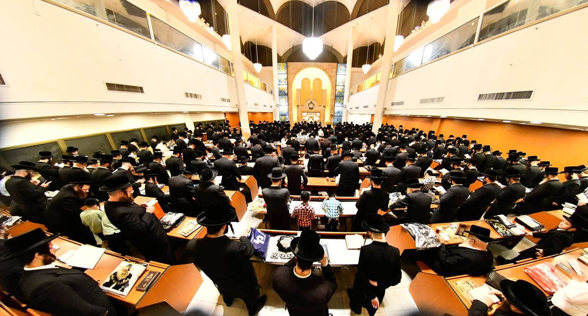 סליחות ראשונות בחצה"ק נדבורנה 