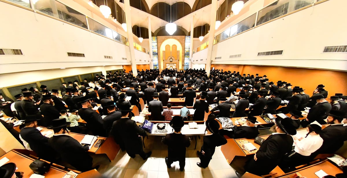 סליחות ראשונות בחצה"ק נדבורנה 