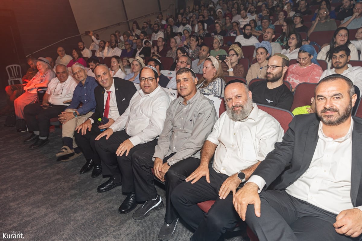 ראש העיר כתב שיר על המלחמה, אברהם פריד ביצע | צפו