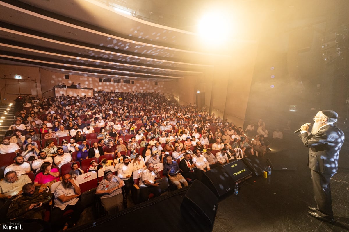 ראש העיר כתב שיר על המלחמה, אברהם פריד ביצע | צפו