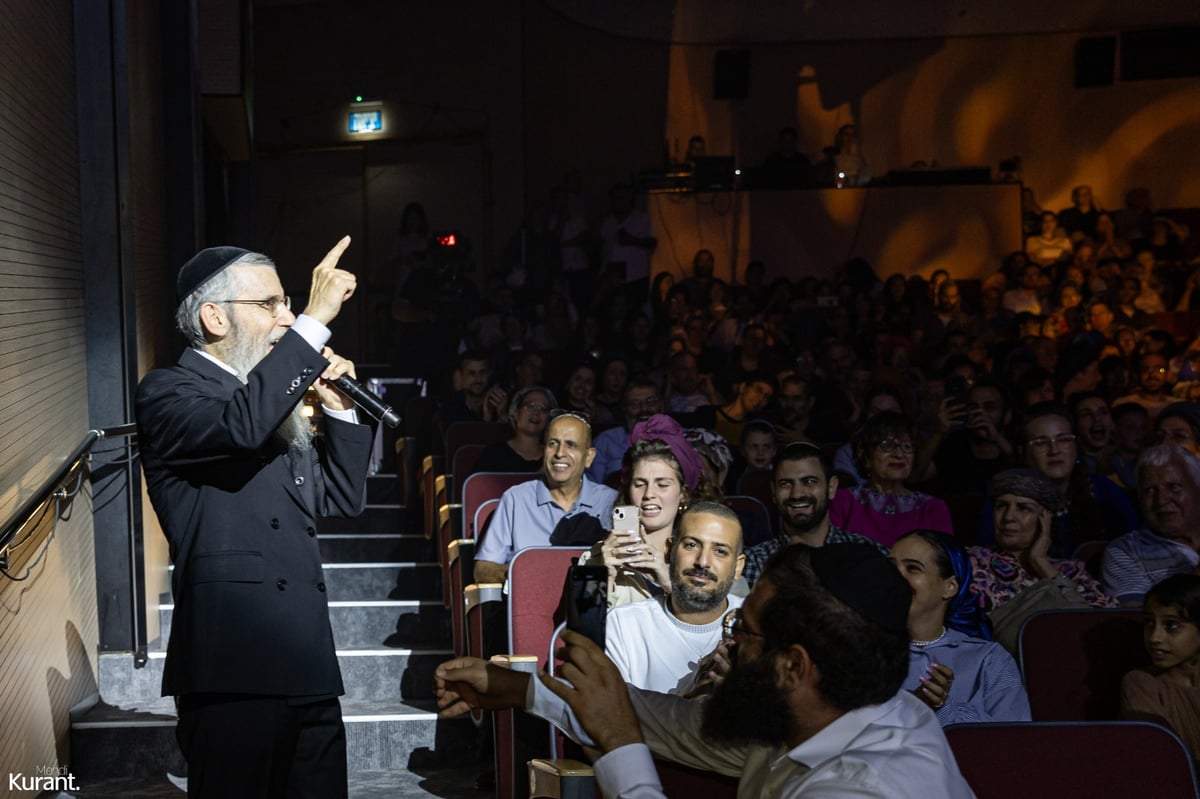 ראש העיר כתב שיר על המלחמה, אברהם פריד ביצע | צפו