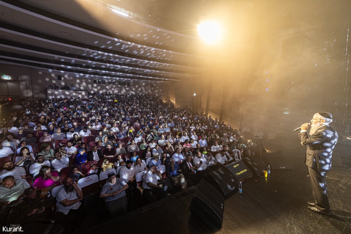 ראש העיר כתב שיר על המלחמה, אברהם פריד ביצע | צפו