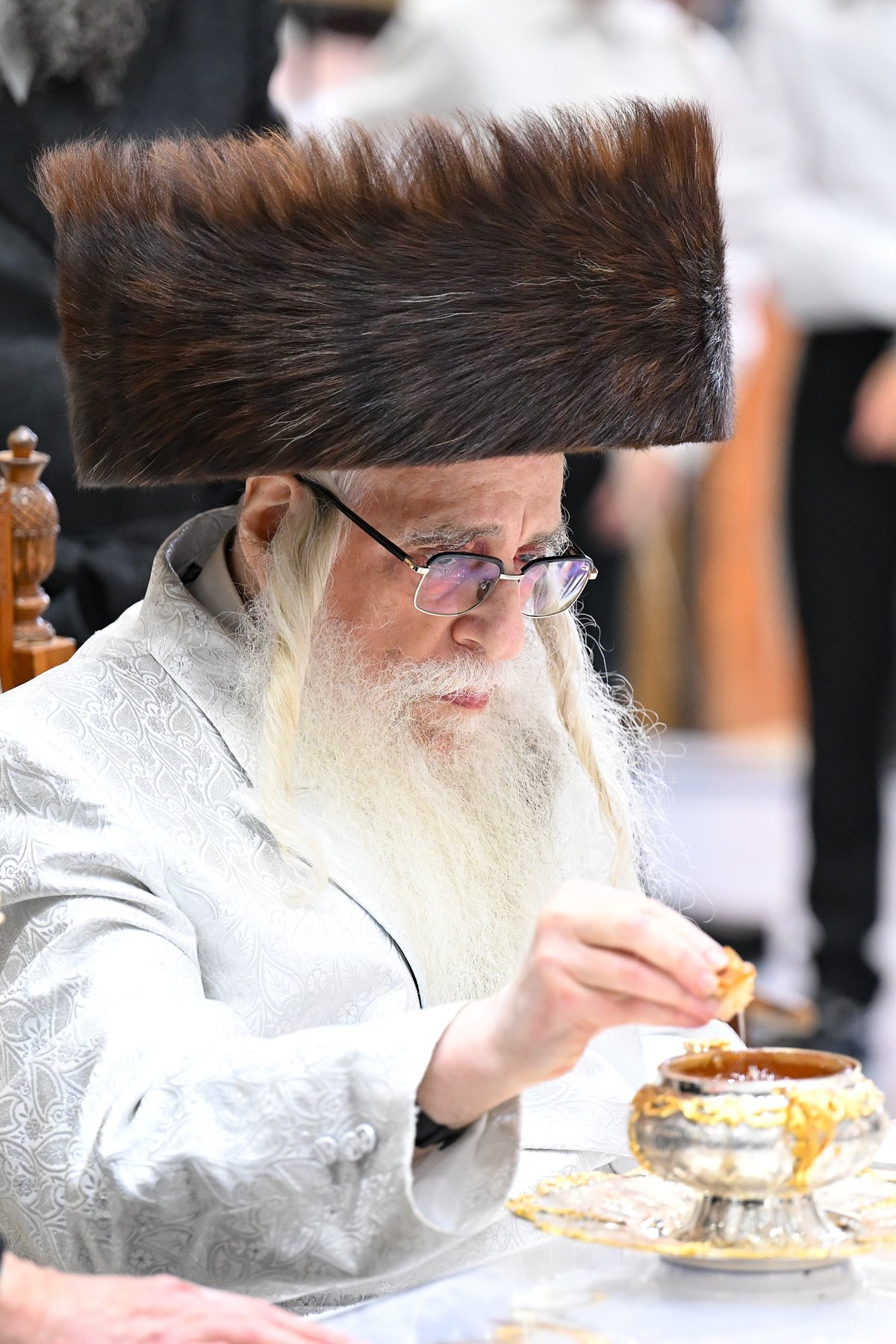 האדמו"ר מצאנז בטיש ערב יום כיפור