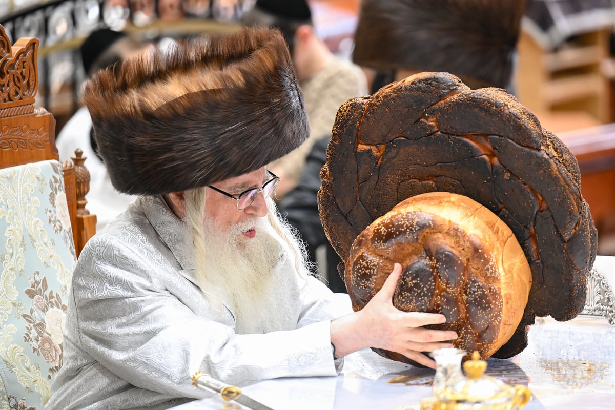 האדמו"ר מצאנז בטיש ערב יום כיפור