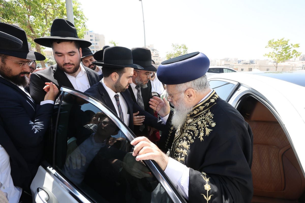 הראשל"צ הגר"י יוסף בפתיחת ישיבת 'בין הזמנים' בבית שמש