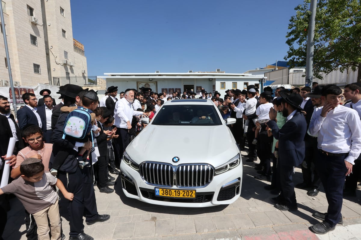 הראשל"צ הגר"י יוסף בפתיחת ישיבת 'בין הזמנים' בבית שמש