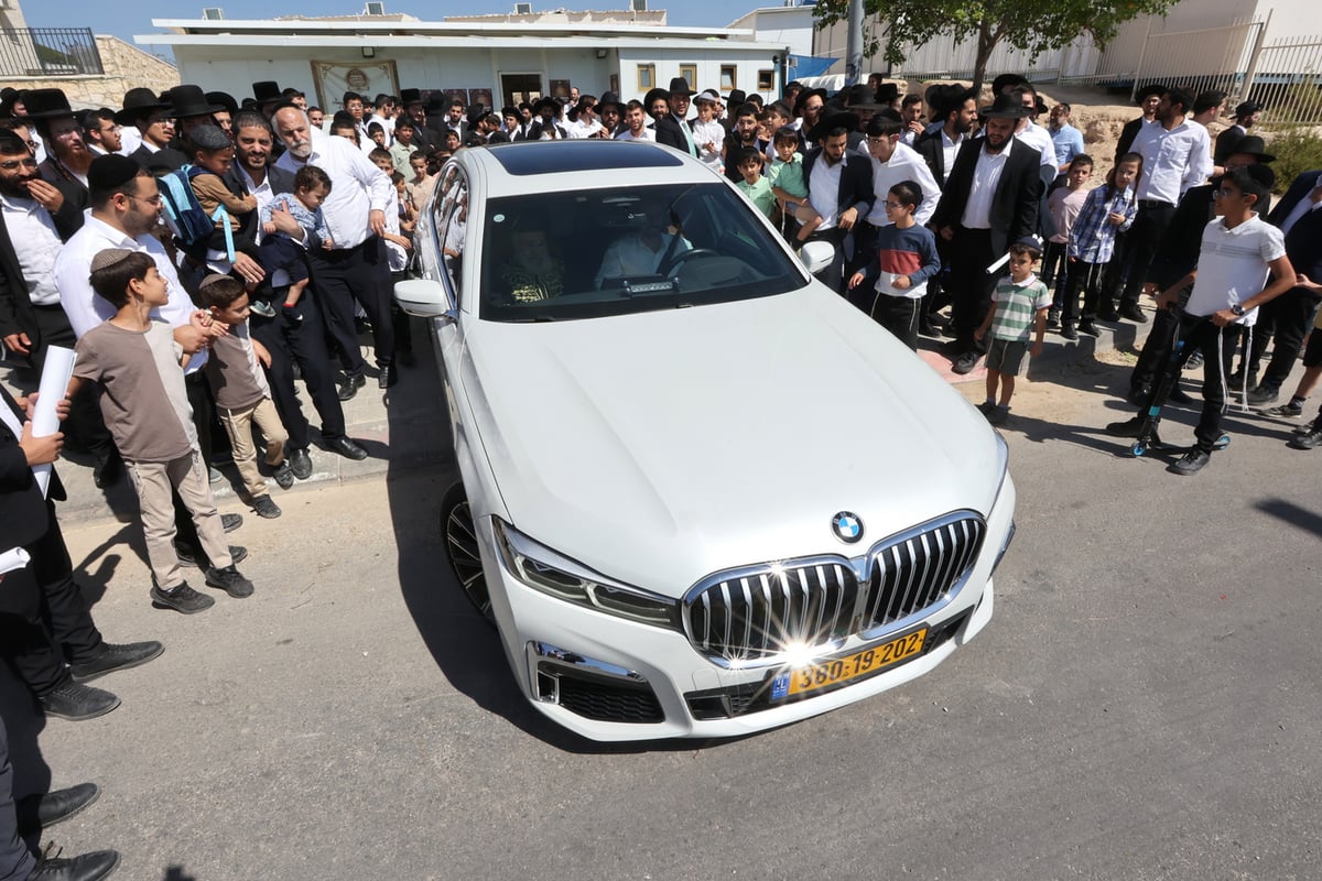 הראשל"צ הגר"י יוסף בפתיחת ישיבת 'בין הזמנים' בבית שמש