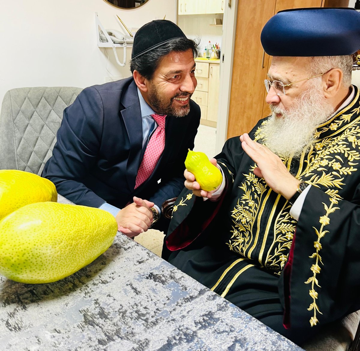 האתרוגים המהודרים של רב הסלבס לראשון לציון | תיעוד