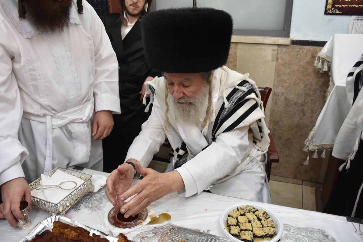 ערב ומוצאי יום כיפור בחצה"ק אשלג 