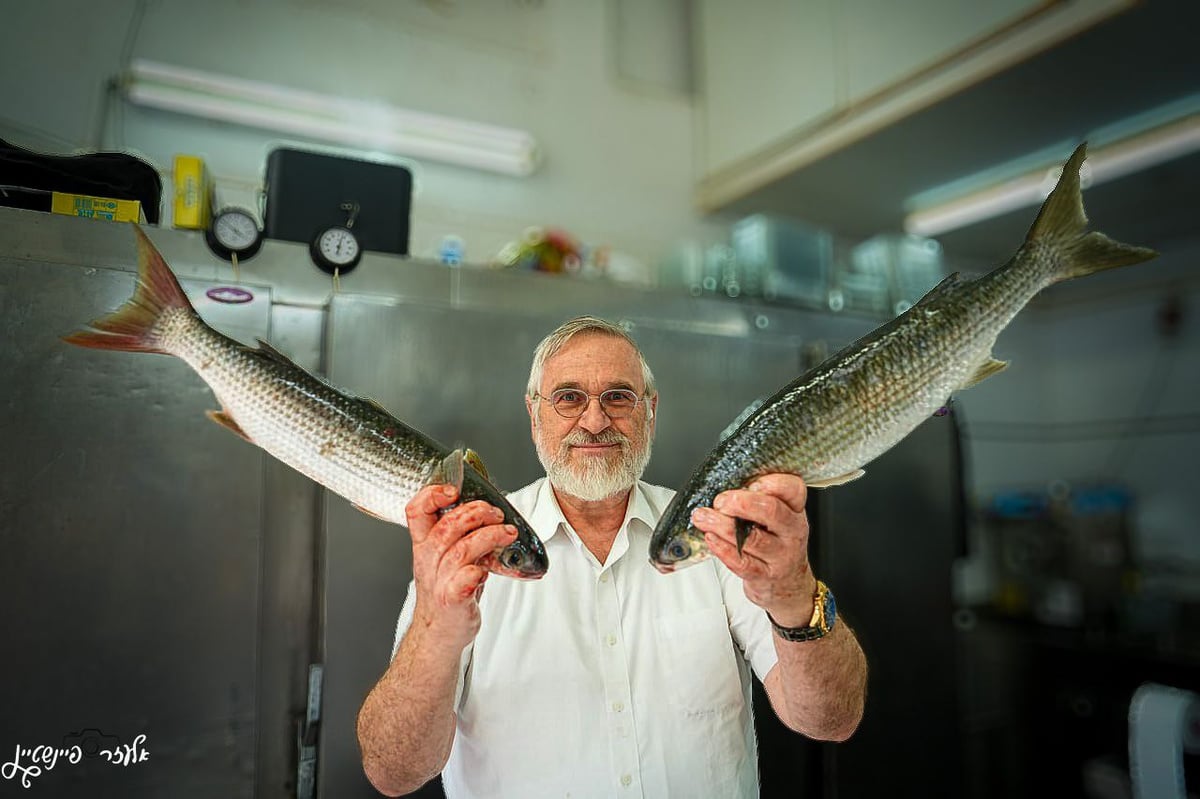 אווירת ערב חג ברחובותיה של העיר בני ברק 