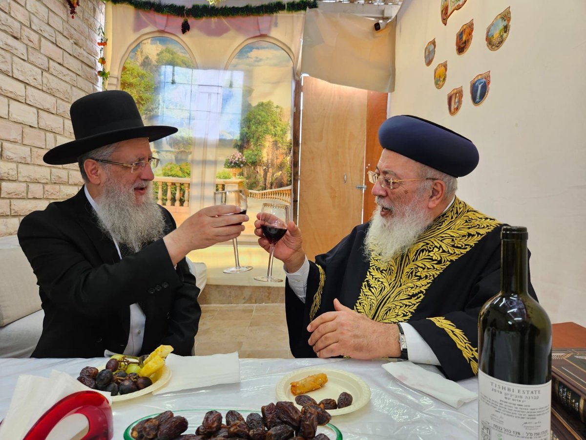 הראש"ל הגרש"מ עמאר עם הראש"ל הגר"ד יוסף בביקור חג