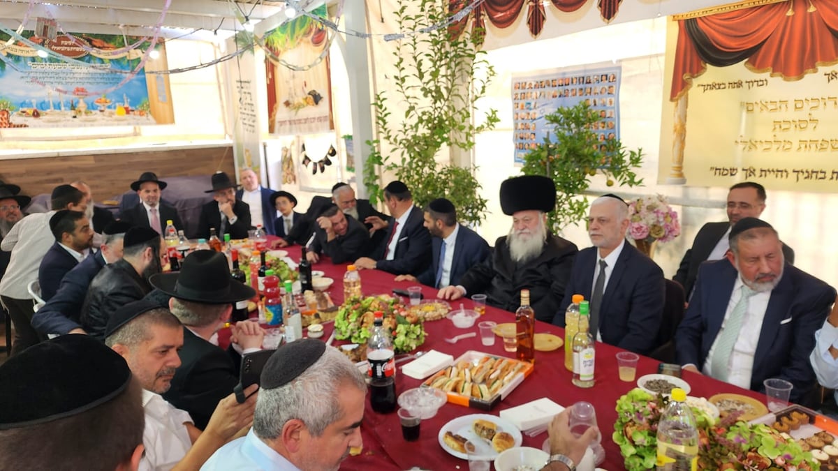 רבנים, שרים ואישי ציבור בסוכת השר מיכאל מלכיאלי | תיעוד