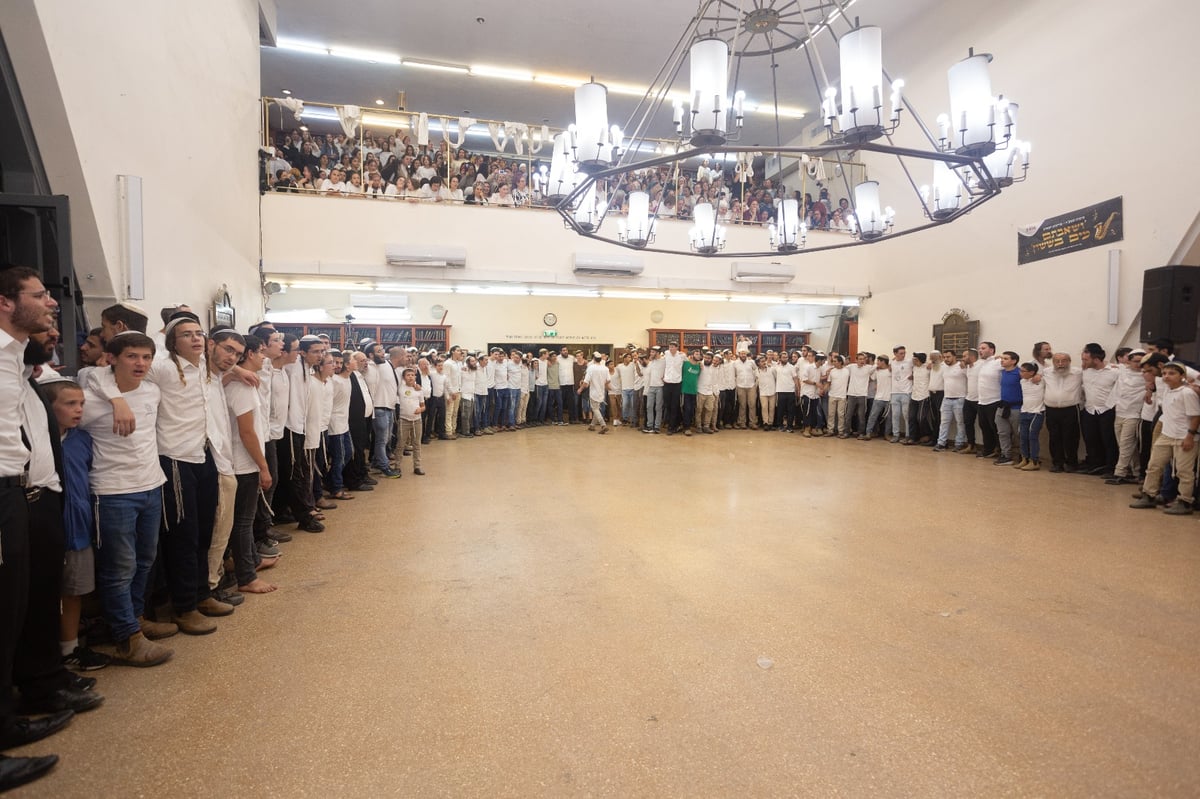 בהשתתפות הראשונים לציון | 'שמחת בית השואבה' ב'מרכז הרב'