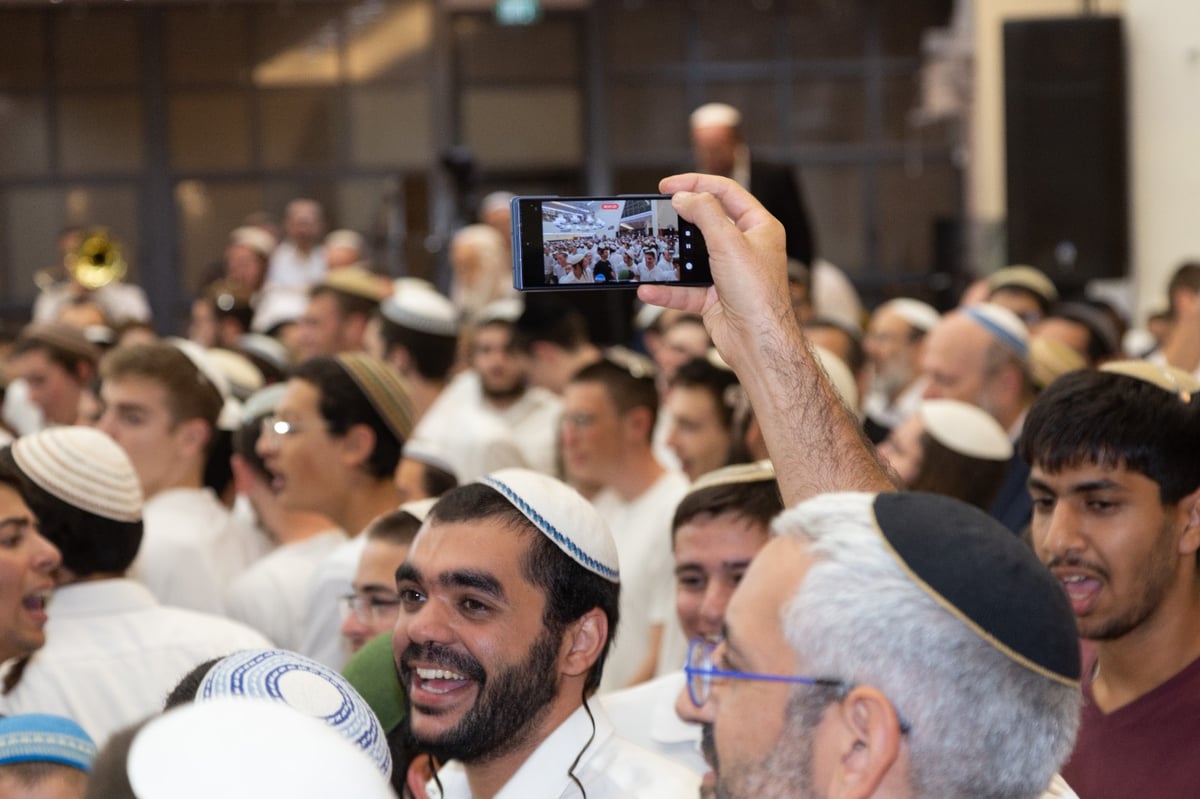 בהשתתפות הראשונים לציון | 'שמחת בית השואבה' ב'מרכז הרב'