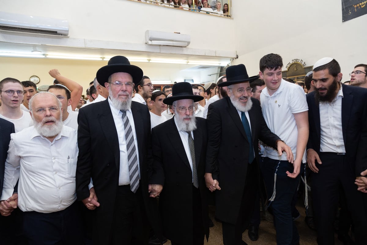 בהשתתפות הראשונים לציון | 'שמחת בית השואבה' ב'מרכז הרב'