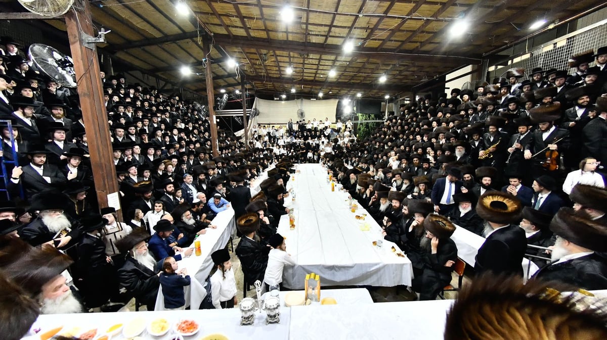 האדמו"ר מנדבורנה בטיש חול המועד סוכות 