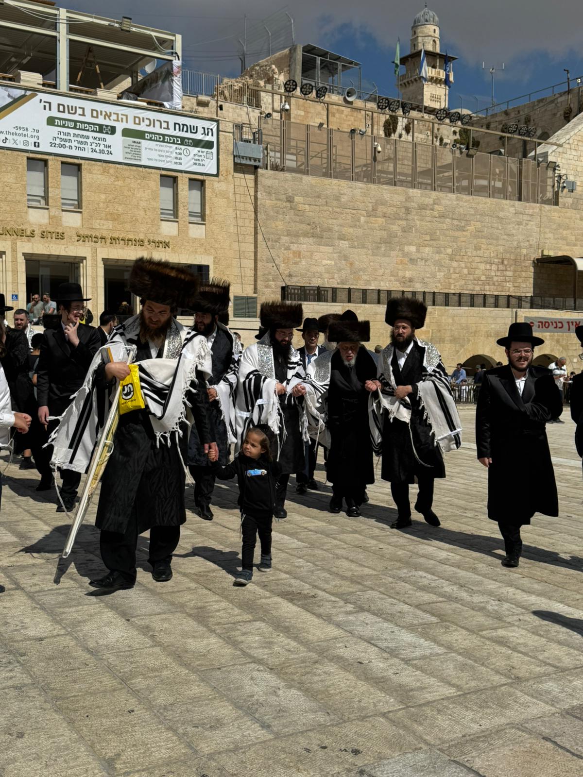 האדמו"ר מקופיטשניץ בנטילת לולב 