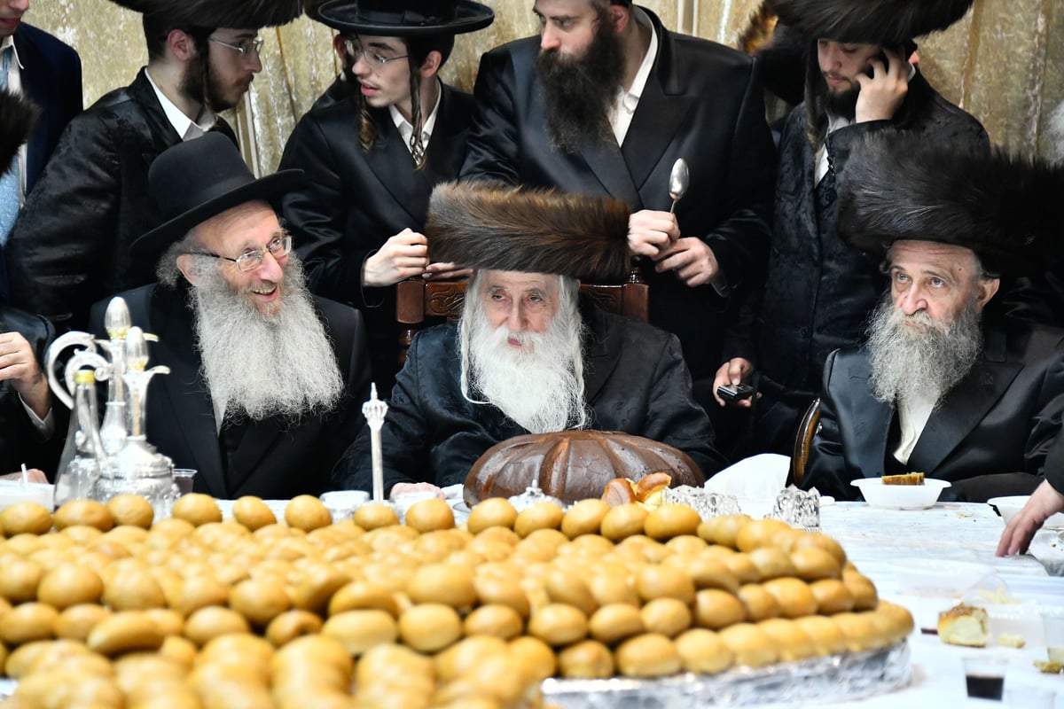 טיש אושפיזין דיוסף צדיקיא במכנובקא בעלזא 