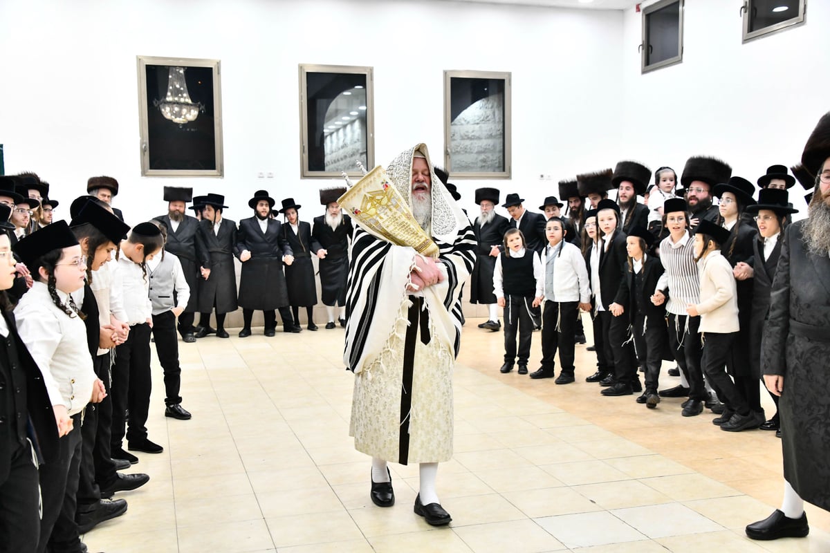 הקפות שניות בחצה"ק פרמישלאן 