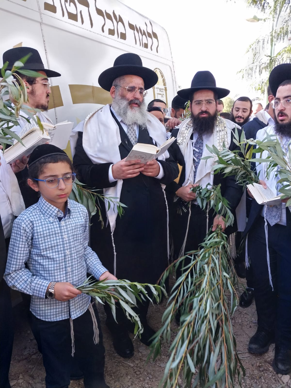 סוכות אצל הרה"צ רבי ישראל אברג'ל