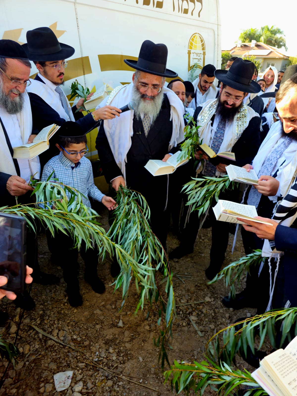 סוכות אצל הרה"צ רבי ישראל אברג'ל