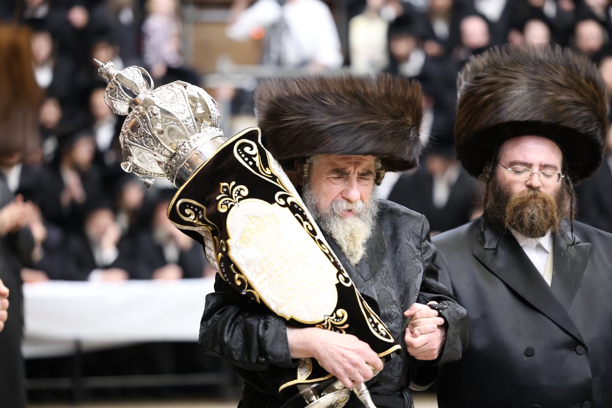 הכנסת ספר תורה בחצה"ק רחמסטריווקא 