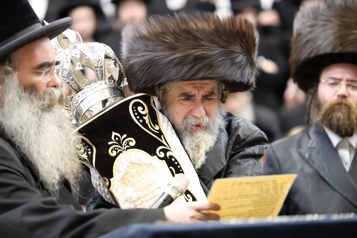 הכנסת ספר תורה בחצה"ק רחמסטריווקא 