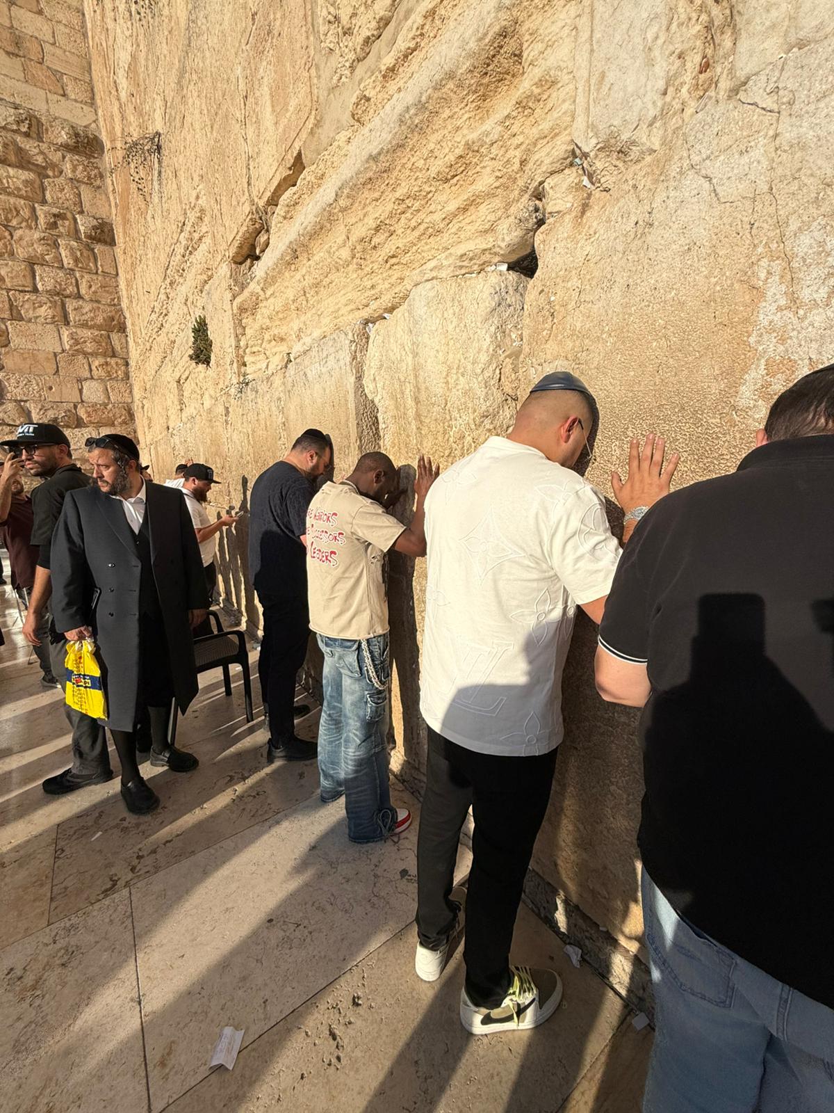 המתאגרף האמריקאי פלויד מייוות'ר בכותל המערבי