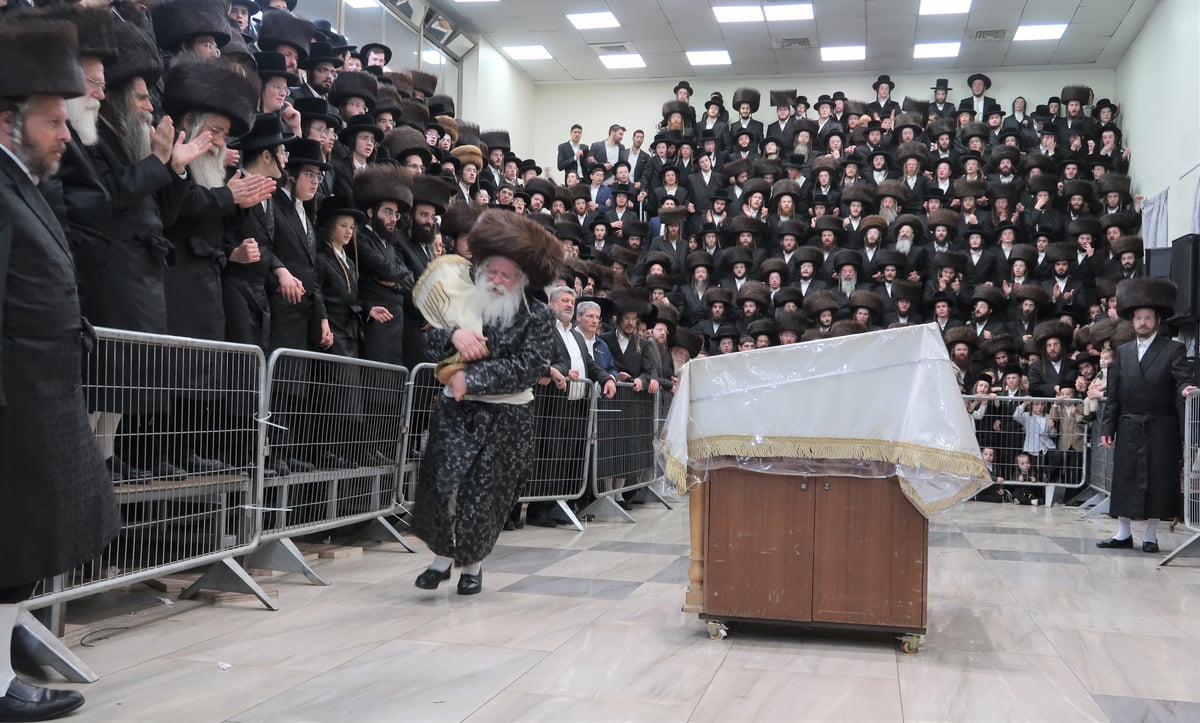 הקפות שניות בחצה"ק נדבורנה ירושלים