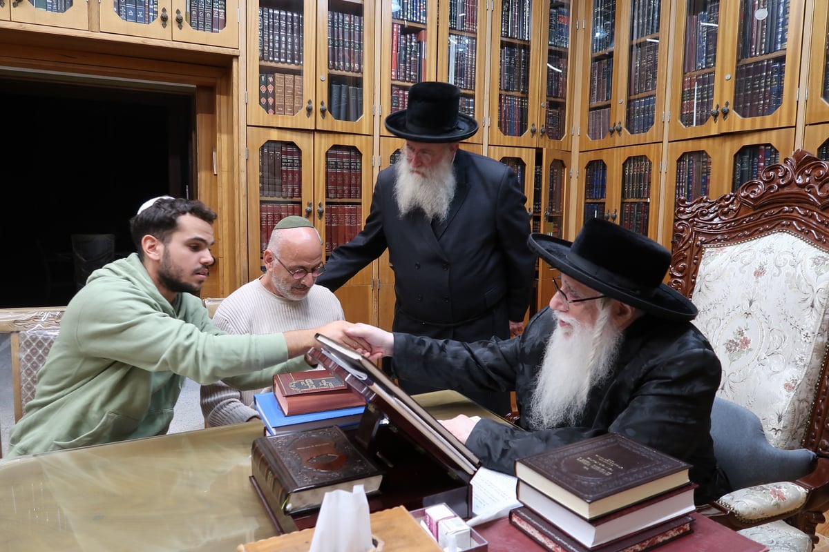 משפחת החייל גיא יעקב נזרי הי"ד, אצל האדמו"ר מצאנז