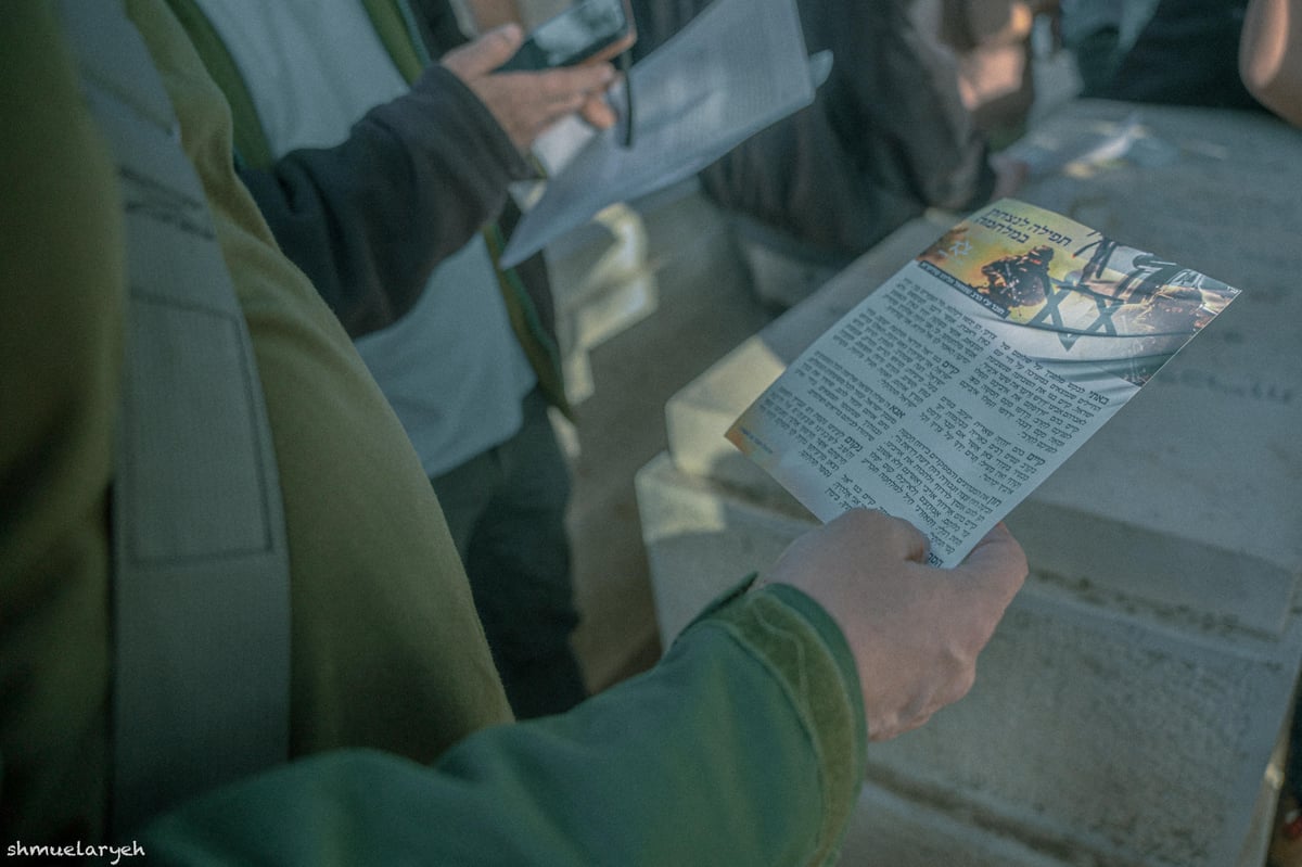 העליה לקבר רבי שלמה קרליבך ביום השנה ה-30 לפטירתו