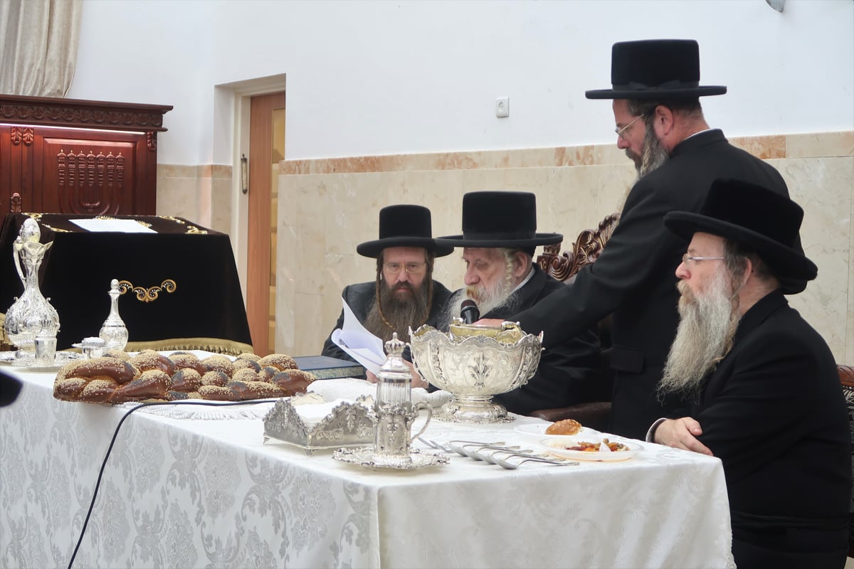 האדמו"ר מטשארנוביל בהילולת אביו זצ"ל