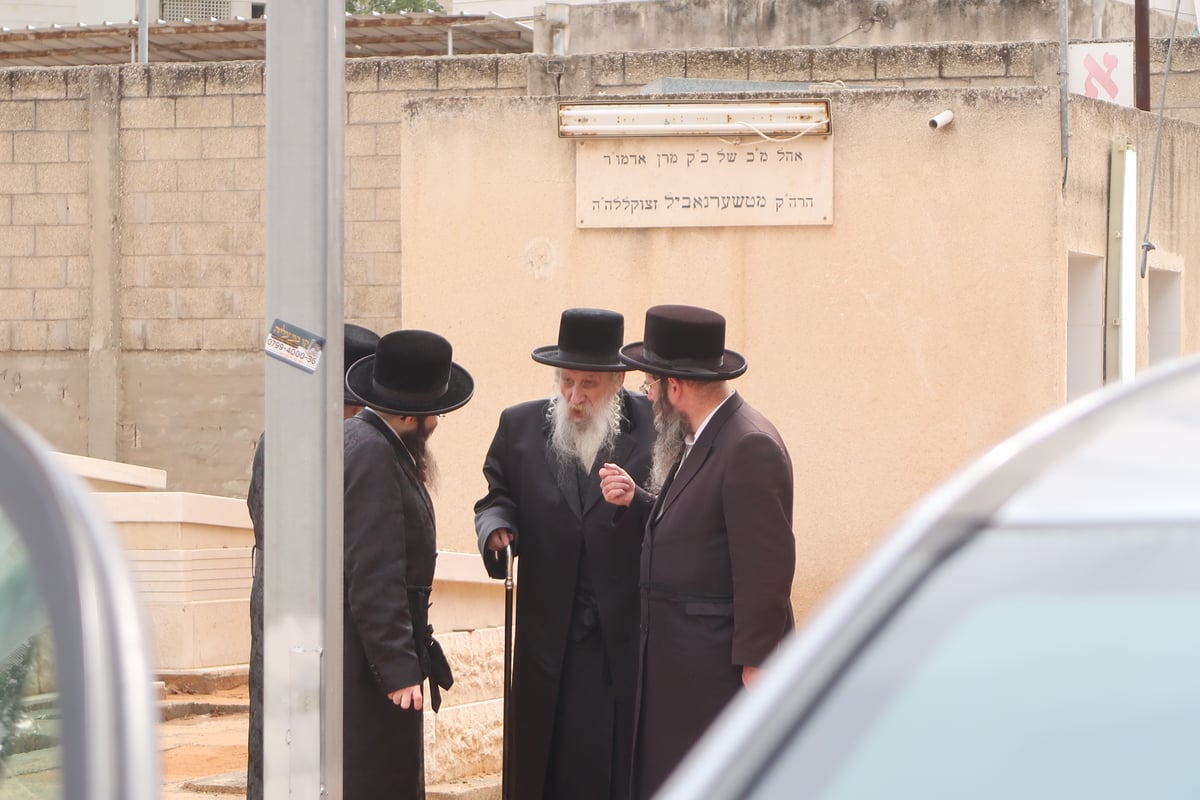 האדמו"ר מטשארנוביל בהילולת אביו זצ"ל