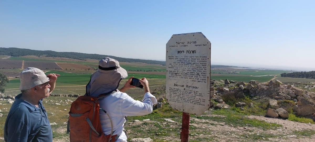 ז'אבו ארליך וכותב השורות בחורבת רימון