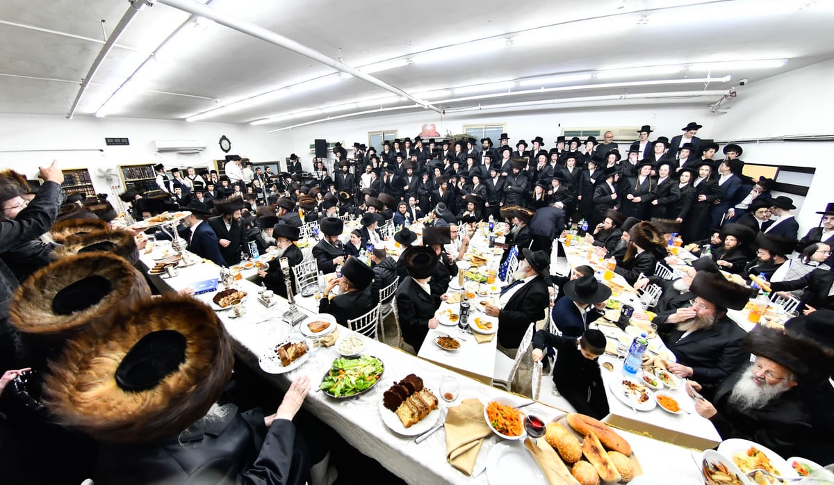 שמחת הבר מצווה לבן זקוניו של האדמו"ר מקודינוב 