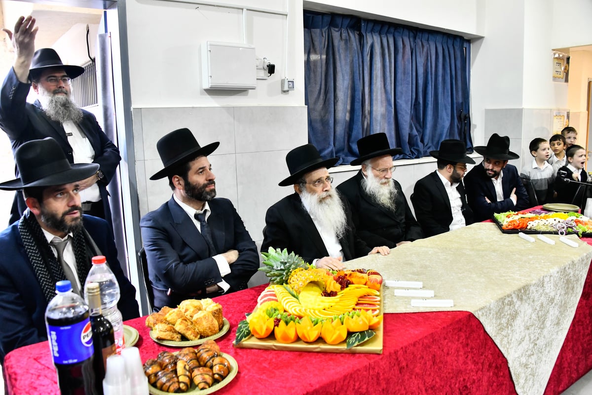 מעמד קביעת מזוזה, ומסיבת חומש בת"ת 'זיו התורה'