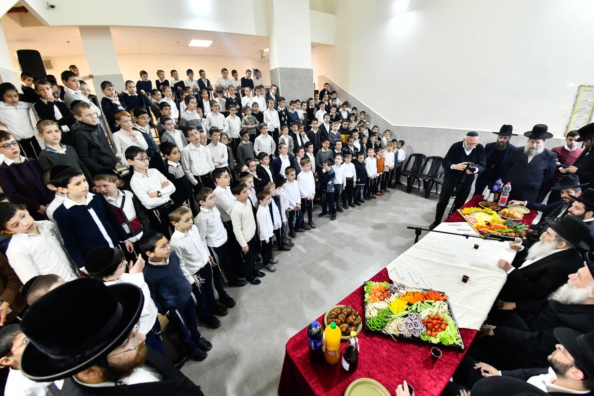 מעמד קביעת מזוזה, ומסיבת חומש בת"ת 'זיו התורה'