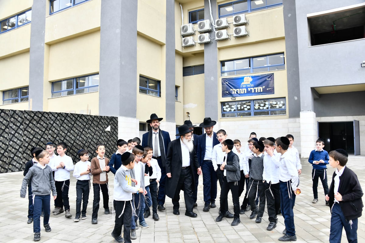 מעמד קביעת מזוזה, ומסיבת חומש בת"ת 'זיו התורה'